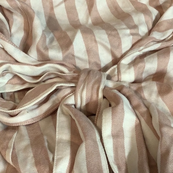 Ingrid & Isabel Maternity Size XXL Striped Short Flutter Sleeve Tie Top. New - Picture 7 of 8